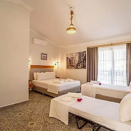 Arya Hotel