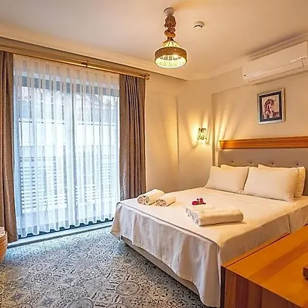 Hotel Arya 3*