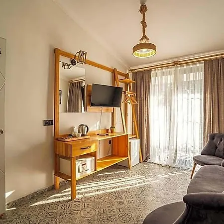 Arya Hotel 3*