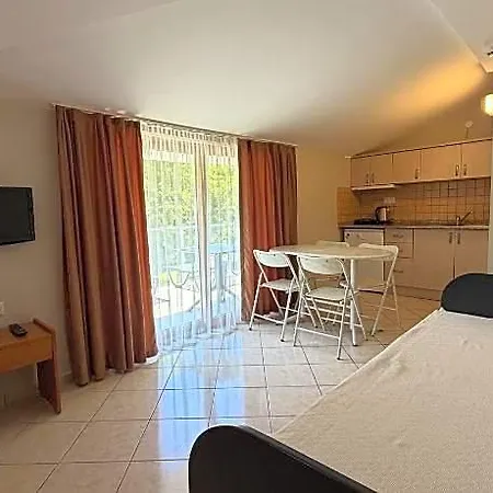 Arya Aparthotel 3*